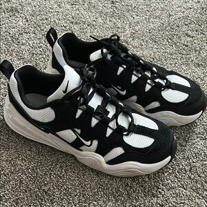 ☃️Nike Black and White Sneakers